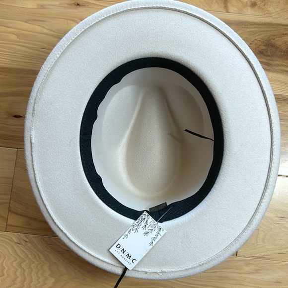 NWT DNMC Cream Vegan Felt Fedora Hat w/Faux Leather Band - Picture 6 of 10